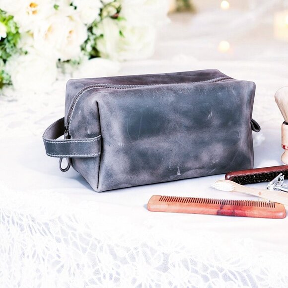 Customizable Genuine Leather Make-Up Bag | Personalized Travel Cosmetic Case - Picture 4 of 6